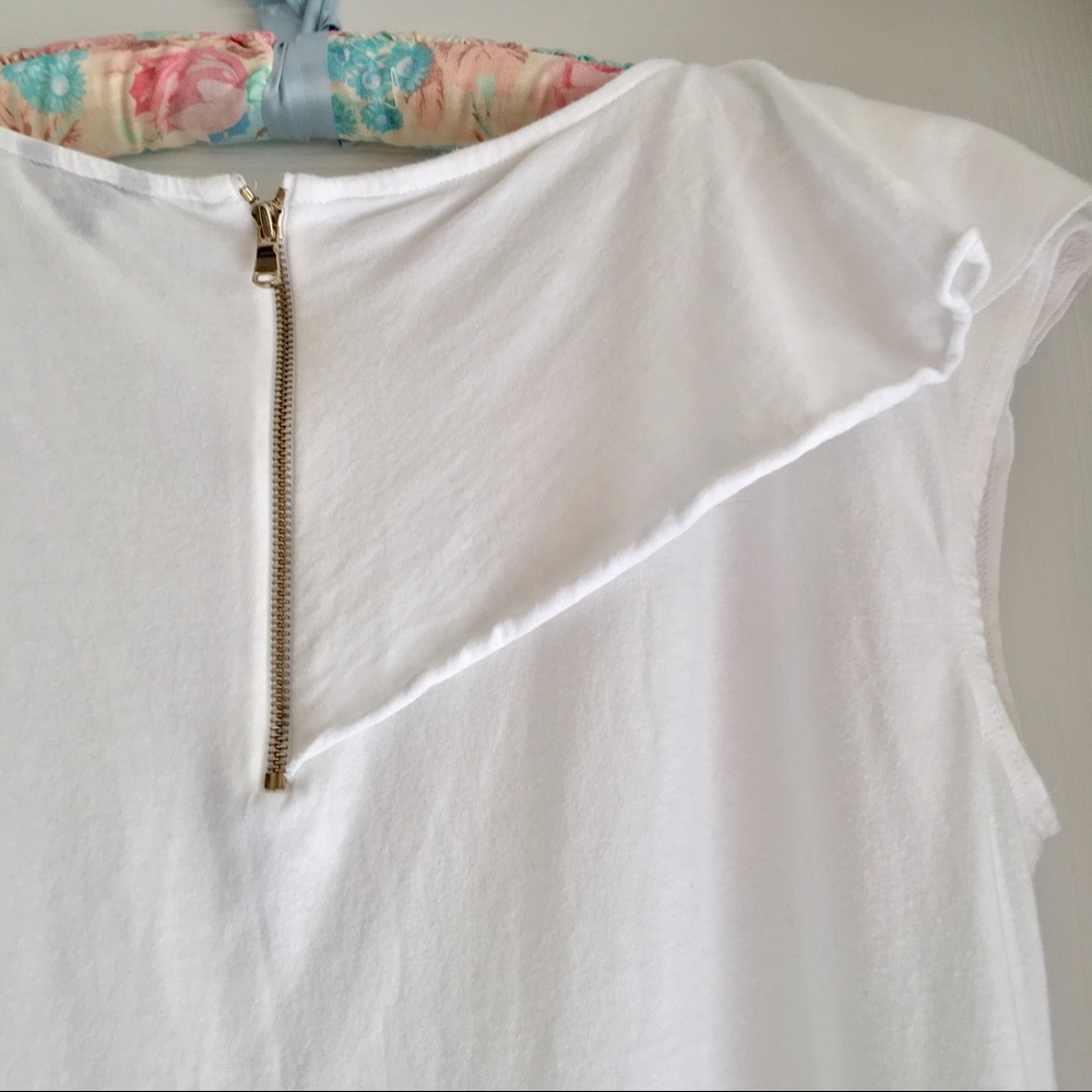 Gorgeous ruffle front Ann Taylor top!💐CYBER SALE! - Picture 4 of 5